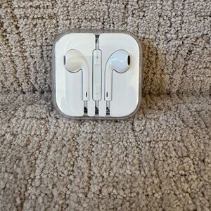 Apple White Earbud Headphones
